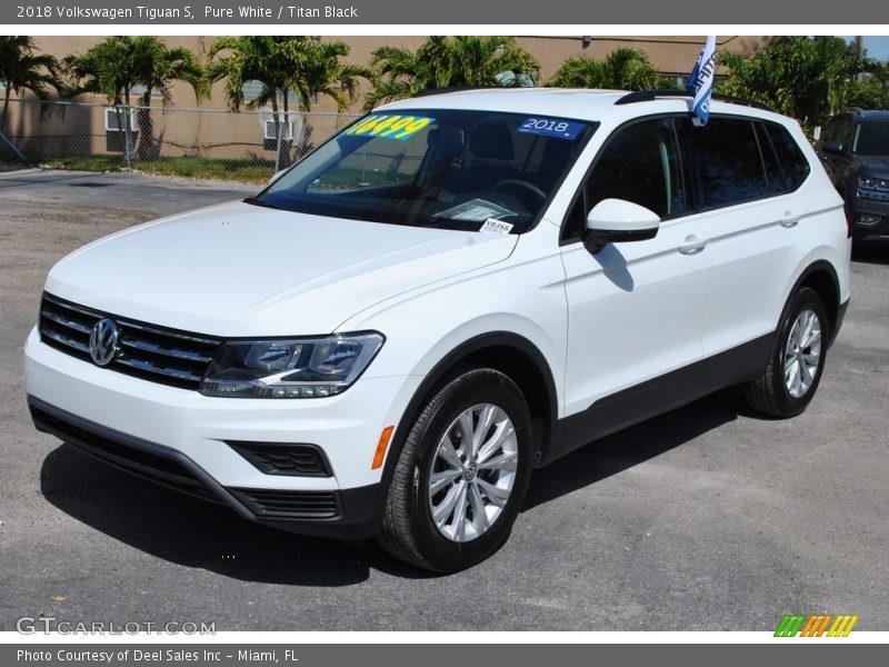 Pure White / Titan Black 2018 Volkswagen Tiguan S