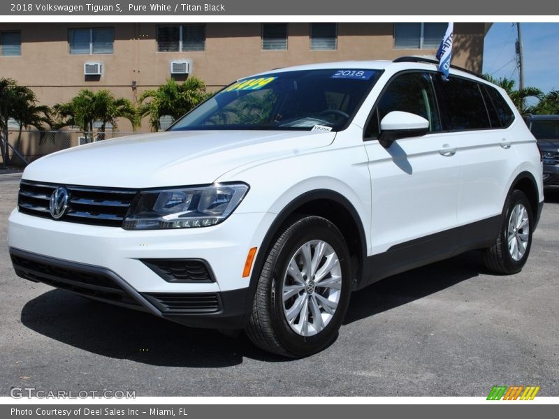 Pure White / Titan Black 2018 Volkswagen Tiguan S