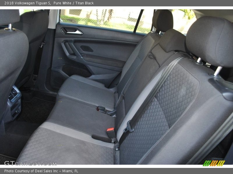Pure White / Titan Black 2018 Volkswagen Tiguan S