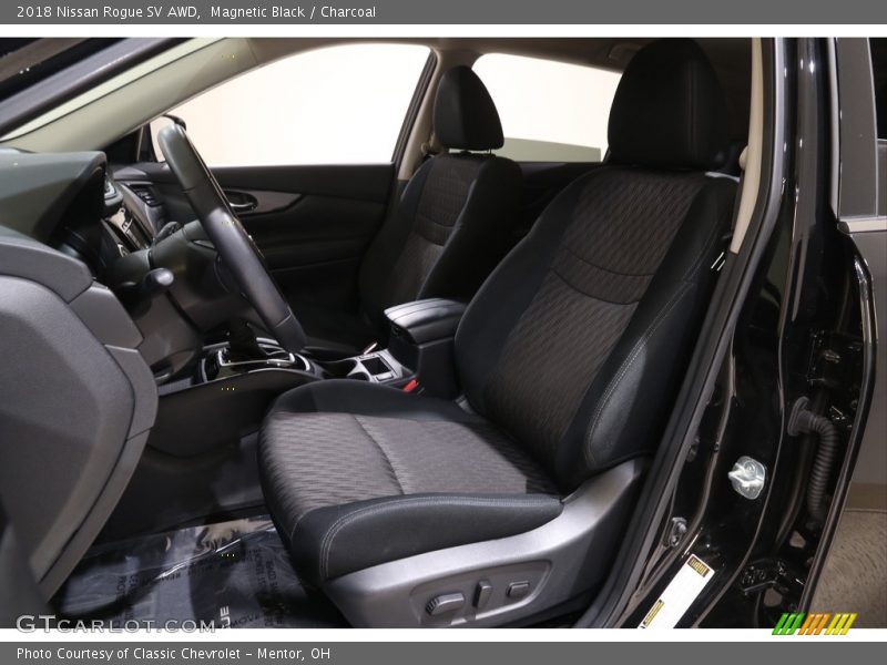 Magnetic Black / Charcoal 2018 Nissan Rogue SV AWD