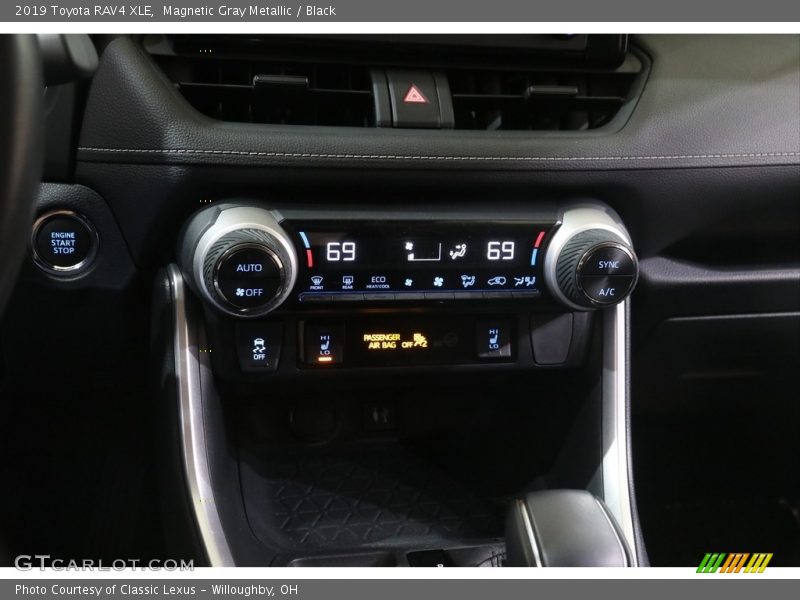 Magnetic Gray Metallic / Black 2019 Toyota RAV4 XLE