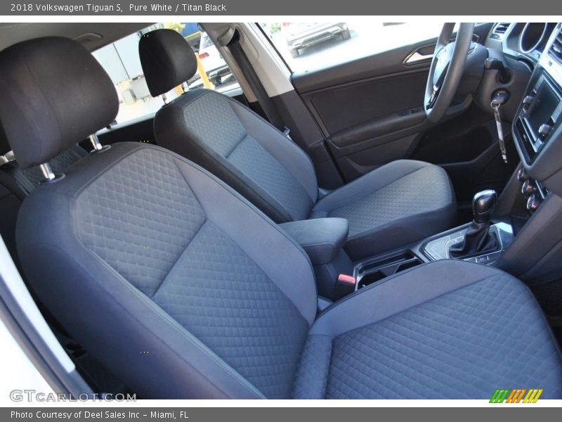 Pure White / Titan Black 2018 Volkswagen Tiguan S