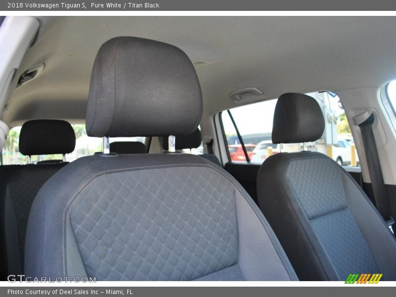 Pure White / Titan Black 2018 Volkswagen Tiguan S