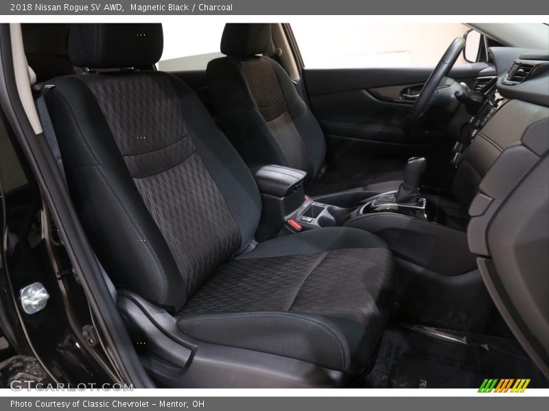 Magnetic Black / Charcoal 2018 Nissan Rogue SV AWD
