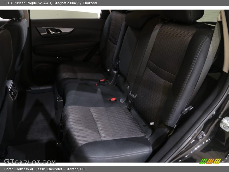 Magnetic Black / Charcoal 2018 Nissan Rogue SV AWD