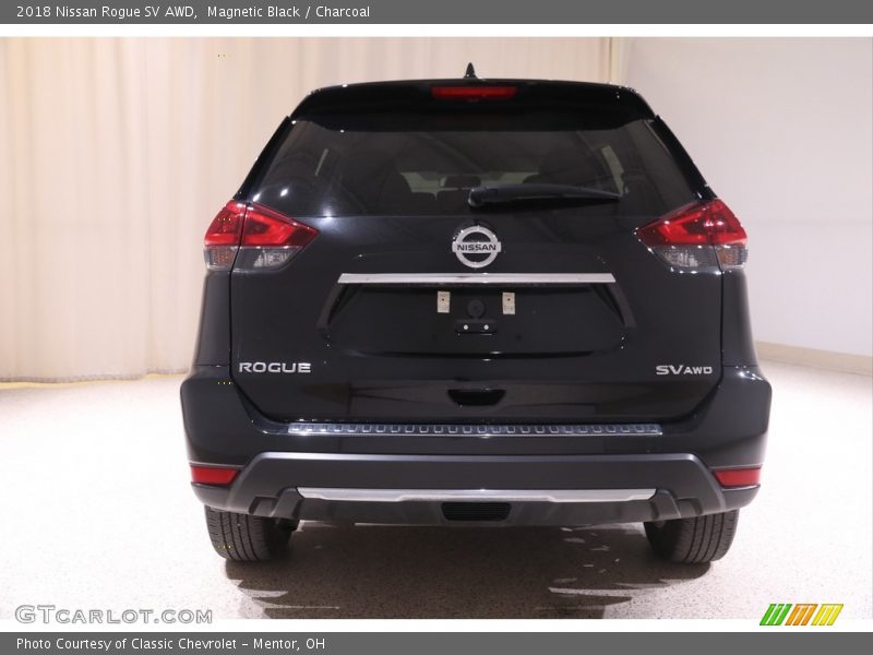 Magnetic Black / Charcoal 2018 Nissan Rogue SV AWD