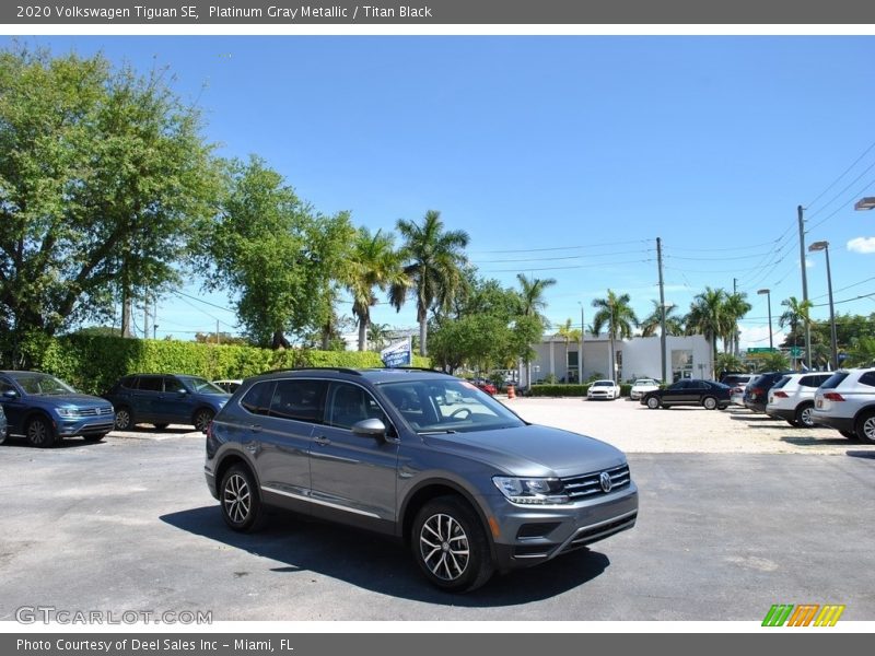 Platinum Gray Metallic / Titan Black 2020 Volkswagen Tiguan SE