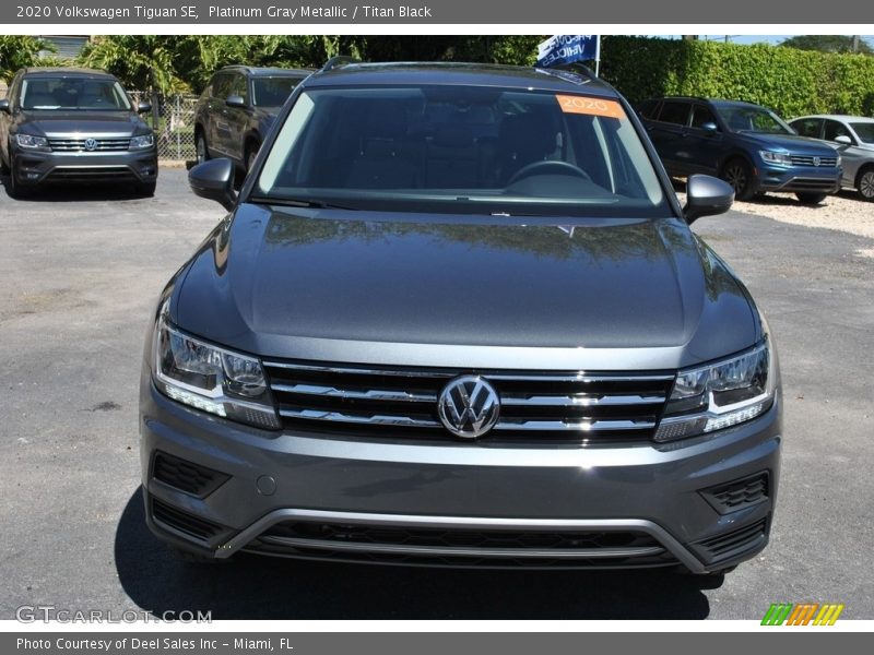 Platinum Gray Metallic / Titan Black 2020 Volkswagen Tiguan SE