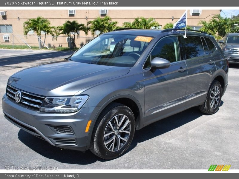 Platinum Gray Metallic / Titan Black 2020 Volkswagen Tiguan SE