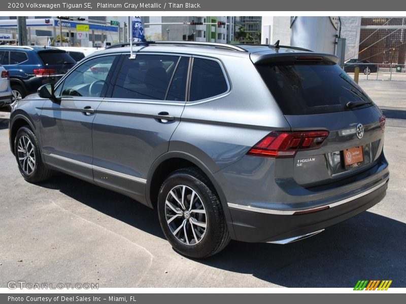 Platinum Gray Metallic / Titan Black 2020 Volkswagen Tiguan SE