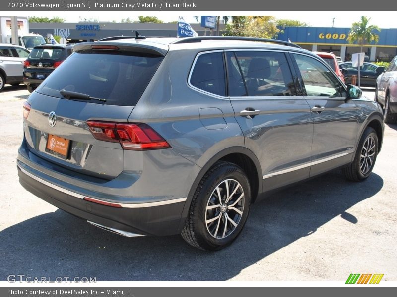 Platinum Gray Metallic / Titan Black 2020 Volkswagen Tiguan SE