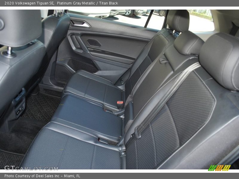 Platinum Gray Metallic / Titan Black 2020 Volkswagen Tiguan SE