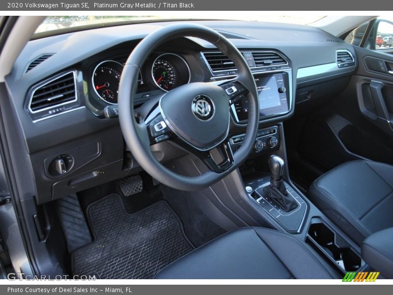 Platinum Gray Metallic / Titan Black 2020 Volkswagen Tiguan SE