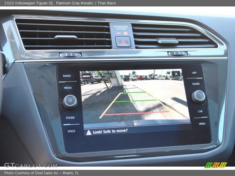 Platinum Gray Metallic / Titan Black 2020 Volkswagen Tiguan SE