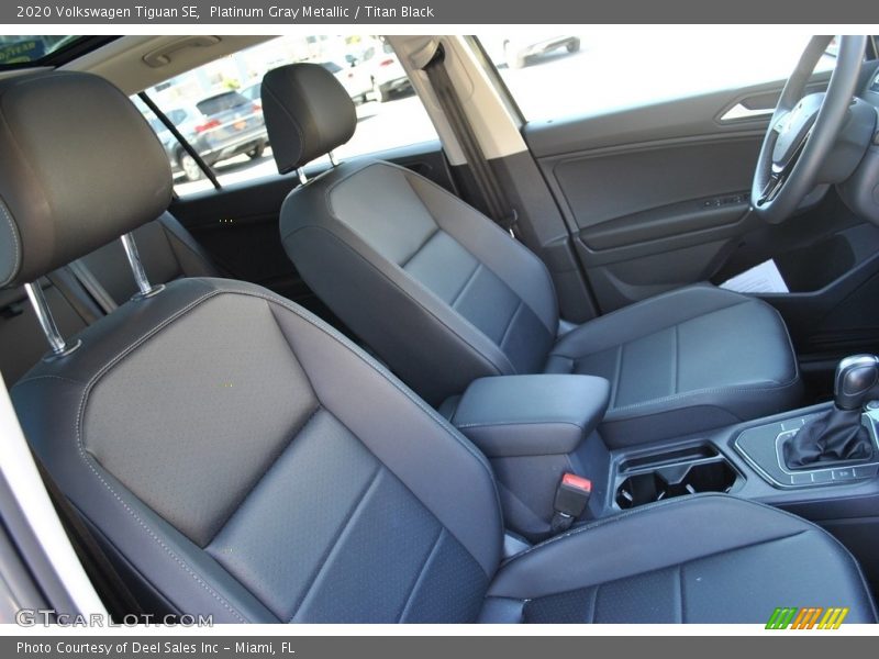 Platinum Gray Metallic / Titan Black 2020 Volkswagen Tiguan SE