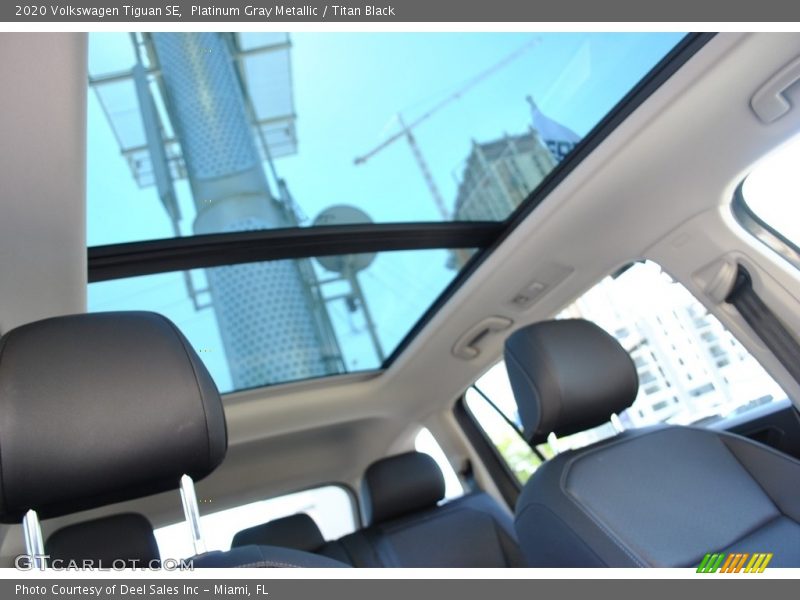 Platinum Gray Metallic / Titan Black 2020 Volkswagen Tiguan SE