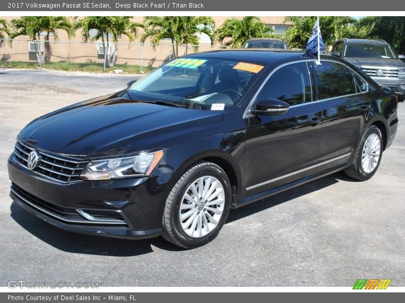 Deep Black Pearl / Titan Black 2017 Volkswagen Passat SE Sedan