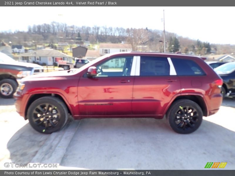 Velvet Red Pearl / Black 2021 Jeep Grand Cherokee Laredo 4x4