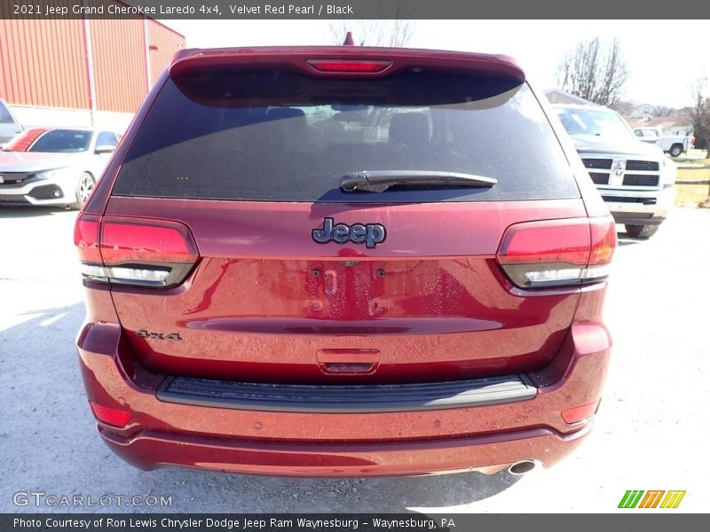 Velvet Red Pearl / Black 2021 Jeep Grand Cherokee Laredo 4x4