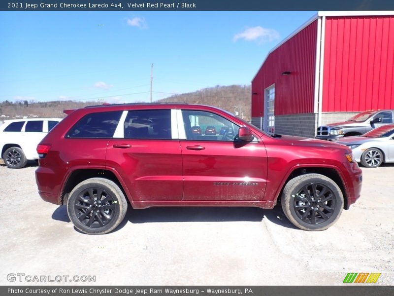 Velvet Red Pearl / Black 2021 Jeep Grand Cherokee Laredo 4x4