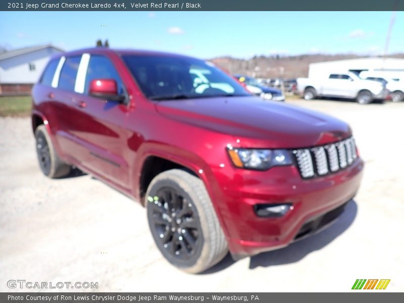 Velvet Red Pearl / Black 2021 Jeep Grand Cherokee Laredo 4x4