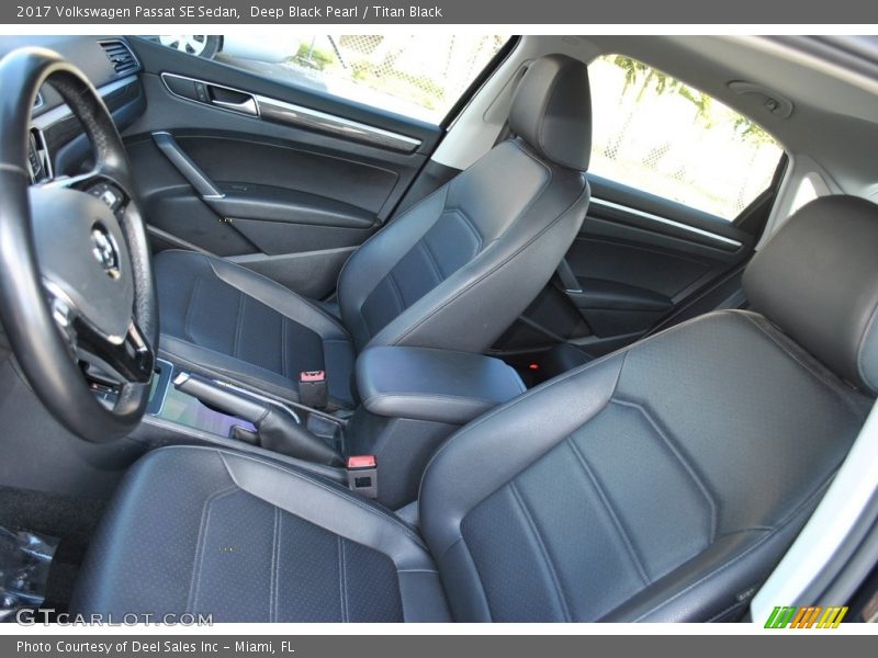 Deep Black Pearl / Titan Black 2017 Volkswagen Passat SE Sedan