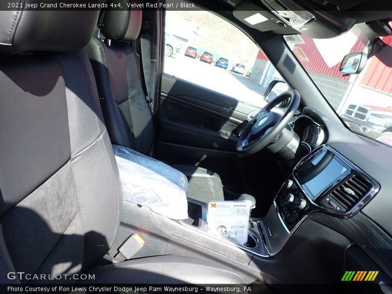 Velvet Red Pearl / Black 2021 Jeep Grand Cherokee Laredo 4x4