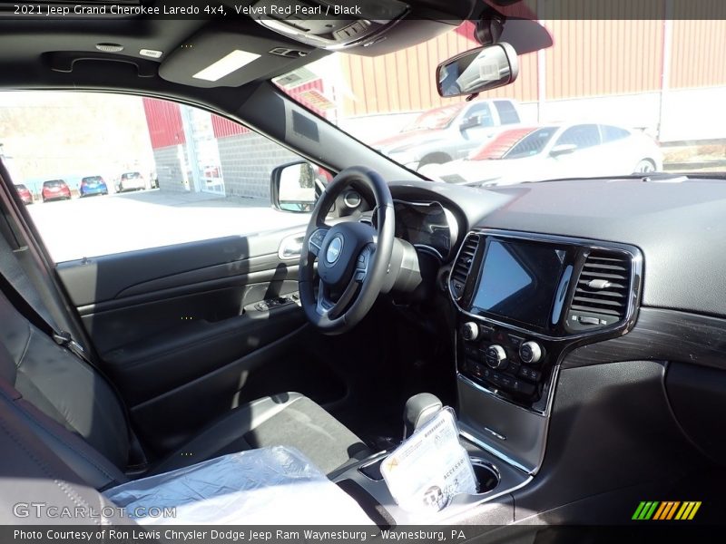Velvet Red Pearl / Black 2021 Jeep Grand Cherokee Laredo 4x4