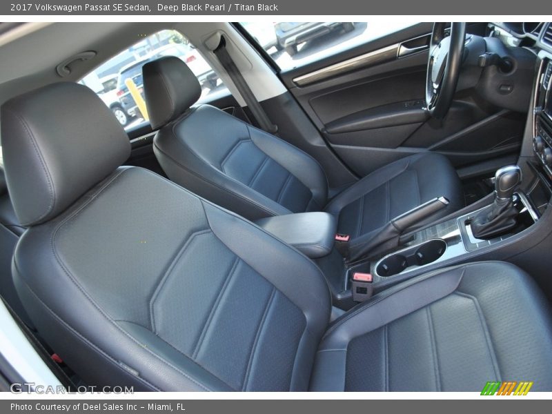 Deep Black Pearl / Titan Black 2017 Volkswagen Passat SE Sedan