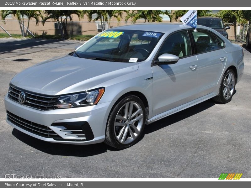 Reflex Silver Metallic / Moonrock Gray 2018 Volkswagen Passat R-Line