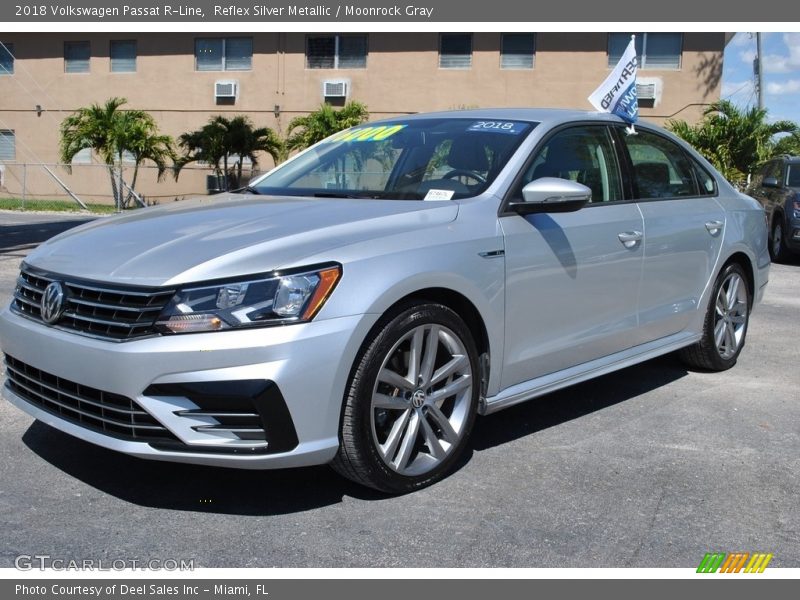 Reflex Silver Metallic / Moonrock Gray 2018 Volkswagen Passat R-Line