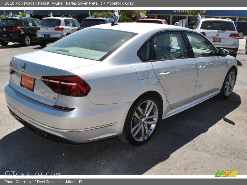 Reflex Silver Metallic / Moonrock Gray 2018 Volkswagen Passat R-Line