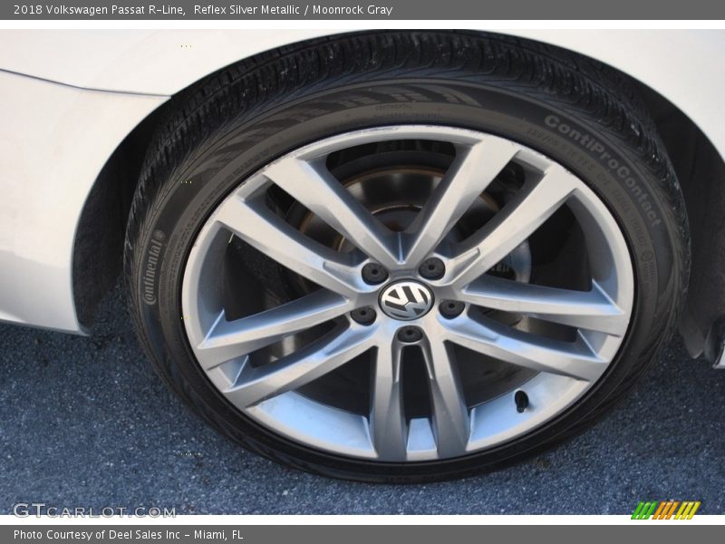 Reflex Silver Metallic / Moonrock Gray 2018 Volkswagen Passat R-Line