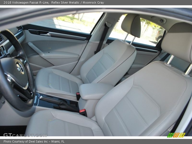 Reflex Silver Metallic / Moonrock Gray 2018 Volkswagen Passat R-Line