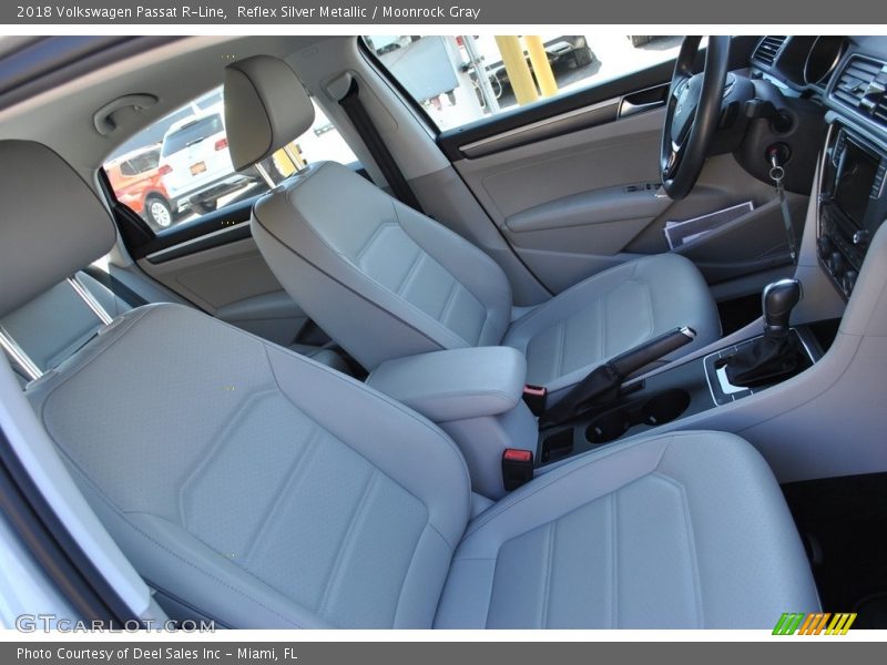 Reflex Silver Metallic / Moonrock Gray 2018 Volkswagen Passat R-Line