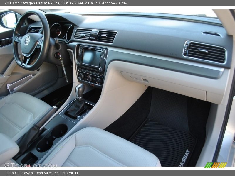 Reflex Silver Metallic / Moonrock Gray 2018 Volkswagen Passat R-Line