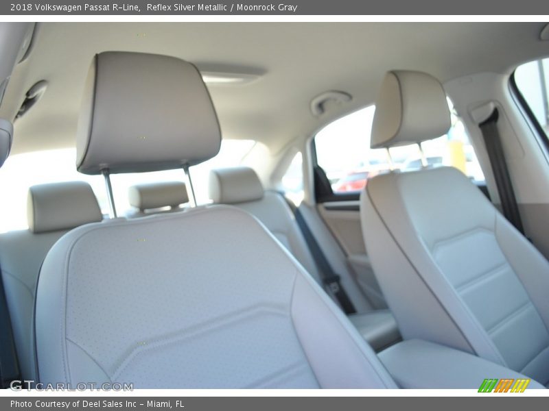 Reflex Silver Metallic / Moonrock Gray 2018 Volkswagen Passat R-Line