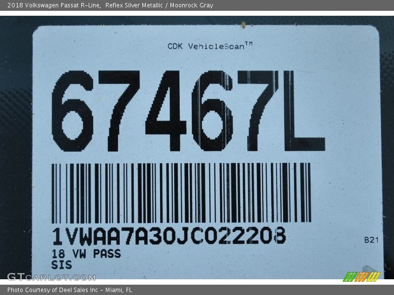 Reflex Silver Metallic / Moonrock Gray 2018 Volkswagen Passat R-Line
