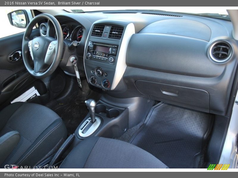 Dashboard of 2016 Versa SV Sedan
