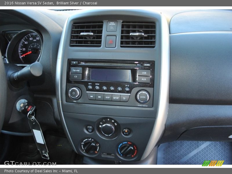 Controls of 2016 Versa SV Sedan