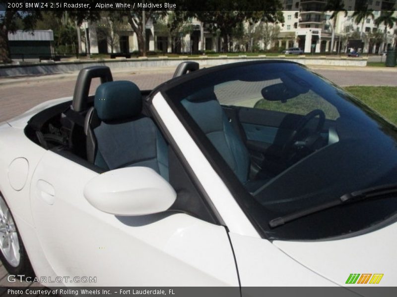 Alpine White / Maldives Blue 2005 BMW Z4 2.5i Roadster