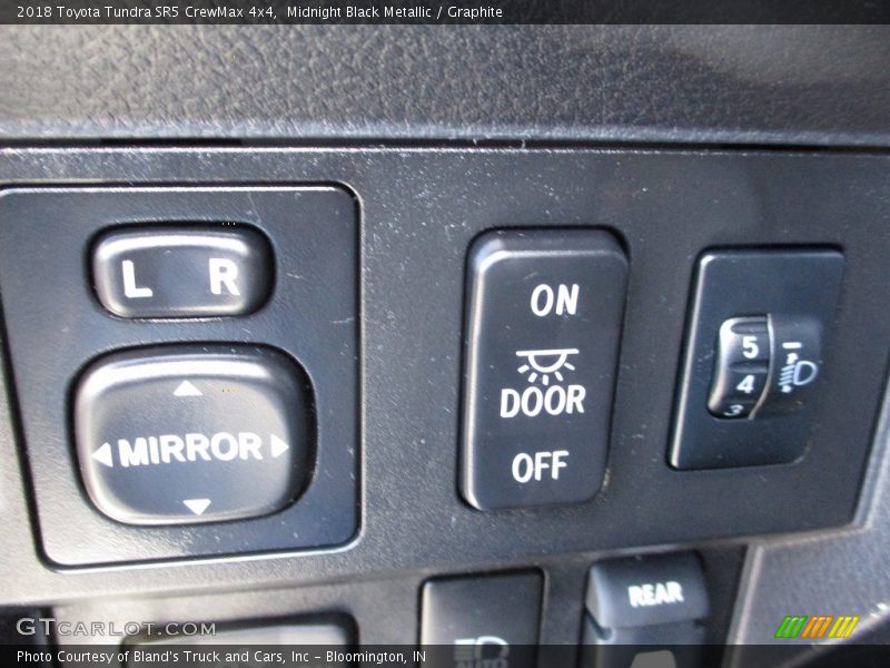 Midnight Black Metallic / Graphite 2018 Toyota Tundra SR5 CrewMax 4x4