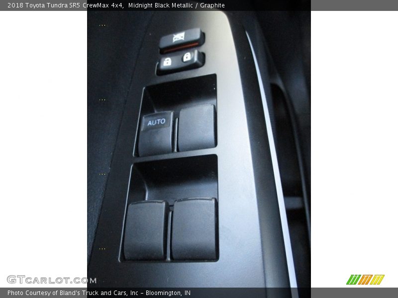 Midnight Black Metallic / Graphite 2018 Toyota Tundra SR5 CrewMax 4x4
