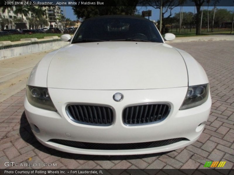 Alpine White / Maldives Blue 2005 BMW Z4 2.5i Roadster