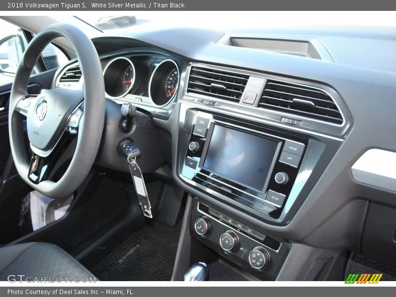 White Silver Metallic / Titan Black 2018 Volkswagen Tiguan S