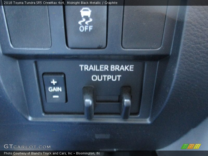 Midnight Black Metallic / Graphite 2018 Toyota Tundra SR5 CrewMax 4x4