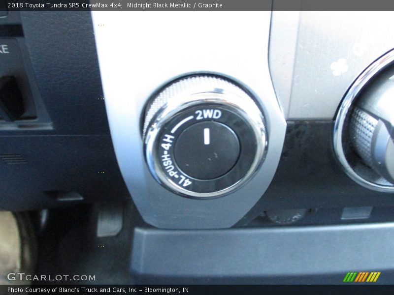 Midnight Black Metallic / Graphite 2018 Toyota Tundra SR5 CrewMax 4x4