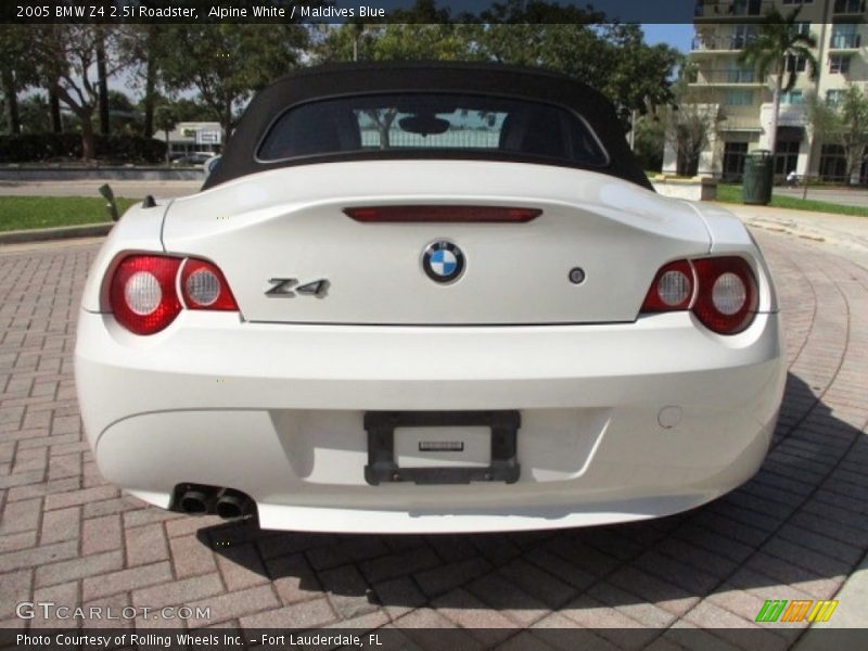 Alpine White / Maldives Blue 2005 BMW Z4 2.5i Roadster