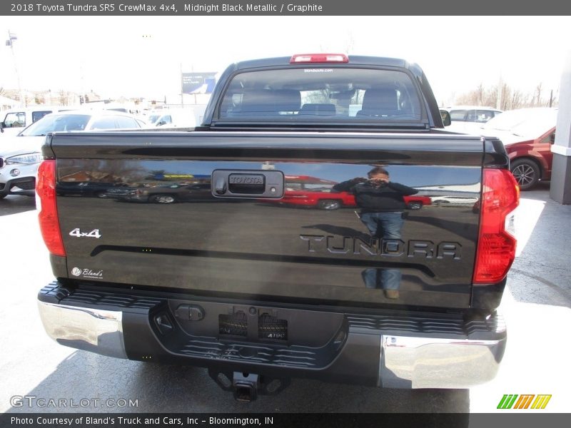 Midnight Black Metallic / Graphite 2018 Toyota Tundra SR5 CrewMax 4x4