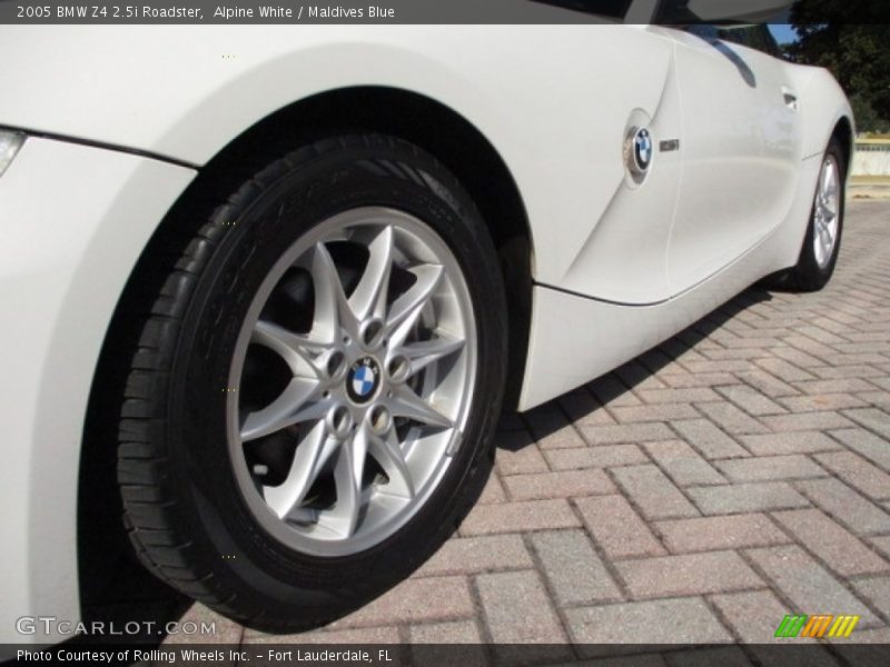 Alpine White / Maldives Blue 2005 BMW Z4 2.5i Roadster